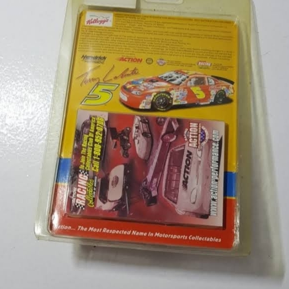 2001 Action Terry Labonte #5 Kellogg 1988 Monte Carlo 1:64 Scale Stock Car - Picture 2 of 4